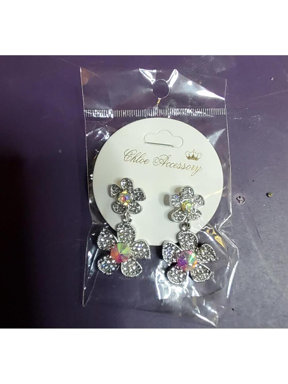 V Chloes Flower Earrings